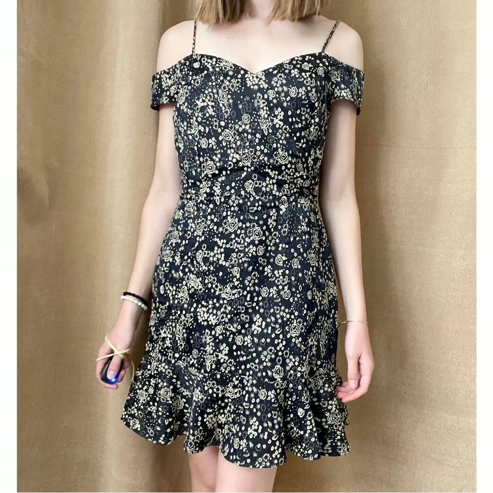NWOT. Zara Cold Shoulder Dress Size Medium